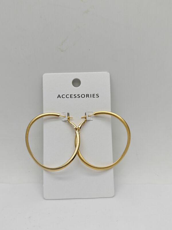 Eye-Catching Large Hoop Metal Earrings for Women Perfect for Party Occasions