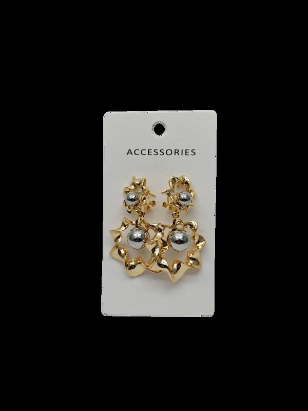 Vintage Floral Pearl Stud Earrings in Alloy Metal